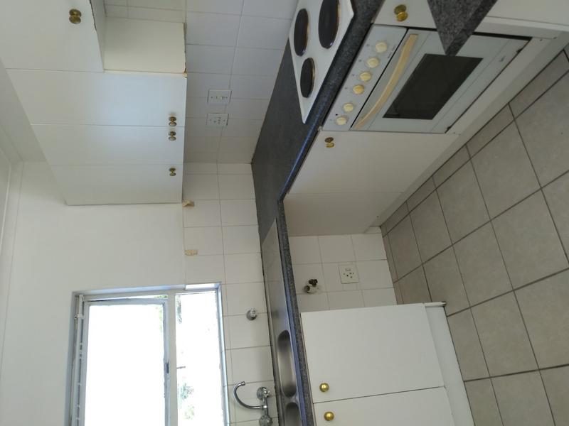 To Let 2 Bedroom Property for Rent in Oakglen Western Cape
